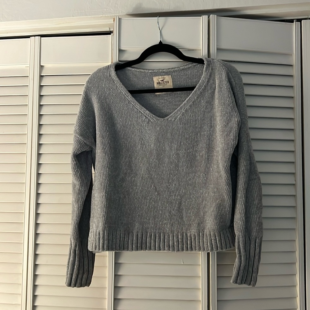 Hollister - Soft Grey V Neck Sweater